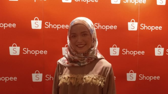 Wanita berkerudung