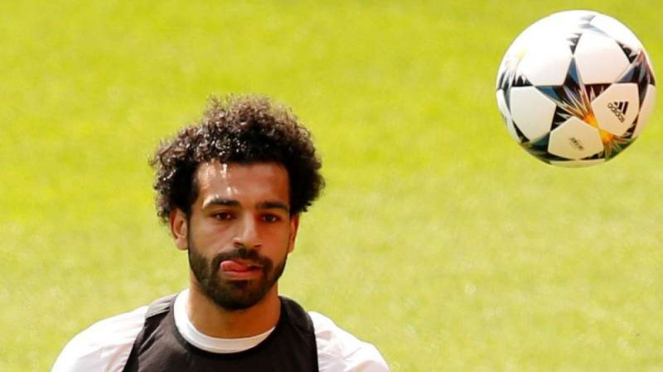 Bintang Liverpool, Mohamed Salah, dalam sesi latihan tim