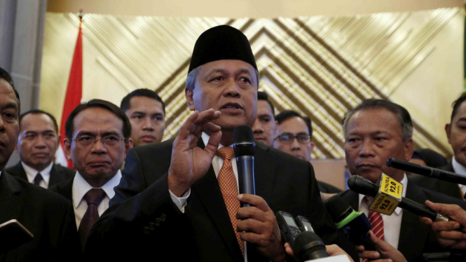 Gubernur Bank Indonesia (BI), Perry Warjiyo (tengah)