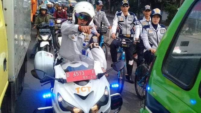 Dishub Kota Bandung pakai moge Kawasaki Ninja ZX-14R