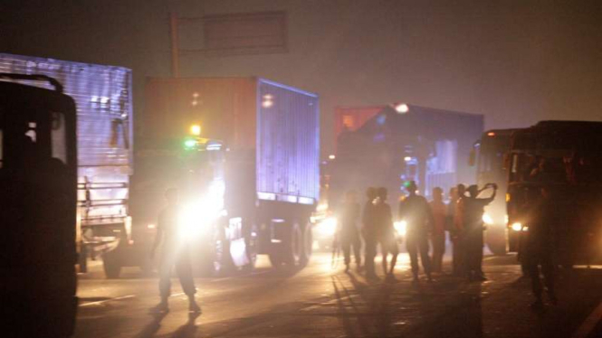 The Jakmania diserang di Tol Jagorawi.