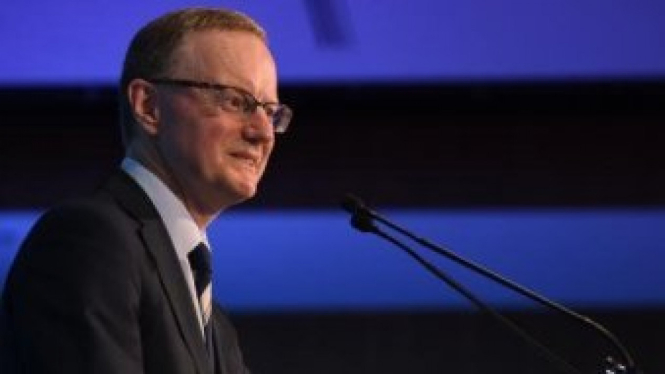Gubernur Bank Sentral Australia, Philip Lowe baru-baru ini mendorong karyawan untuk meminta kenaikan gaji.