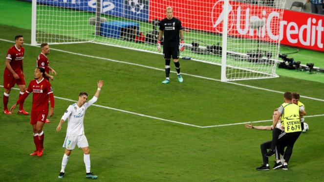 Pemain Real Madrid, Cristiano Ronaldo punya peluang tapi digagalkan suporter