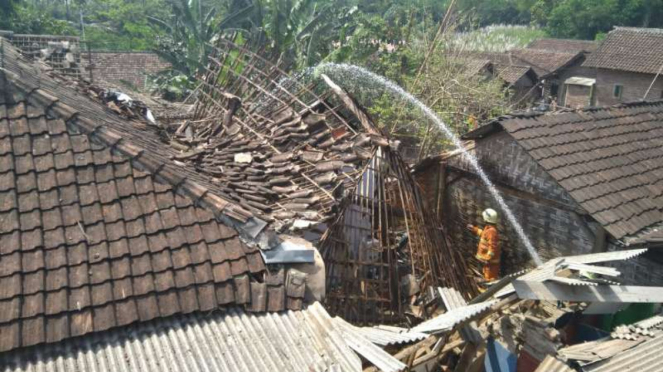 Pabrik petasan meledak di Desa Sidoluhur,  Kabupaten Malang, Jawa Timur,