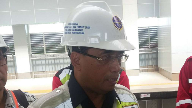 Menteri Perhubungan Budi Karya saat meninjau alat transportasi di Palembang.