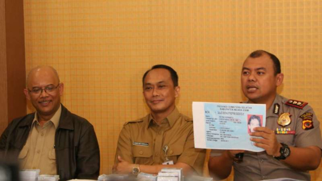 Kepala Polres Bogor AKBP Andi Moch Dicky Pastika jumpa pers soal e-KTP tercecer.