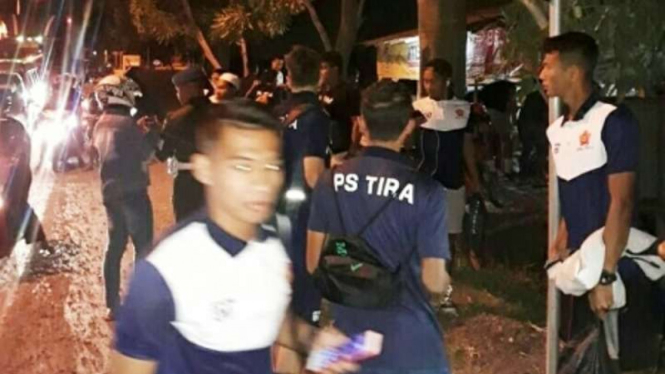 Bus yang ditumpangi pemain PS Tira kecelakaan di Lamongan.