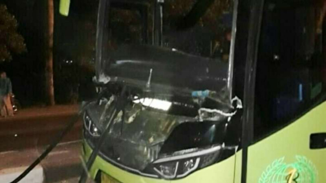 Bus yang ditumpangi pemain PS Tira kecelakaan di Lamongan.