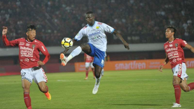 Striker Persib Bandung, Ezechiel N'Douassel.