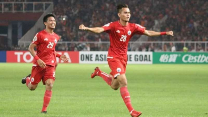 Bek Persija Jakarta, Rezaldi Hehanusa melakukan selebrasi.