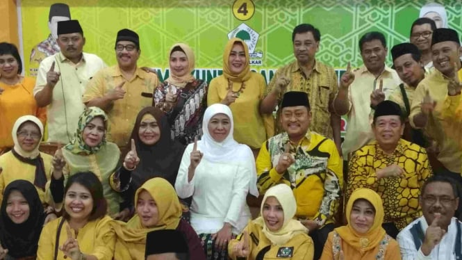 Khofifah saat bukber dengan DPD Golkar Jatim