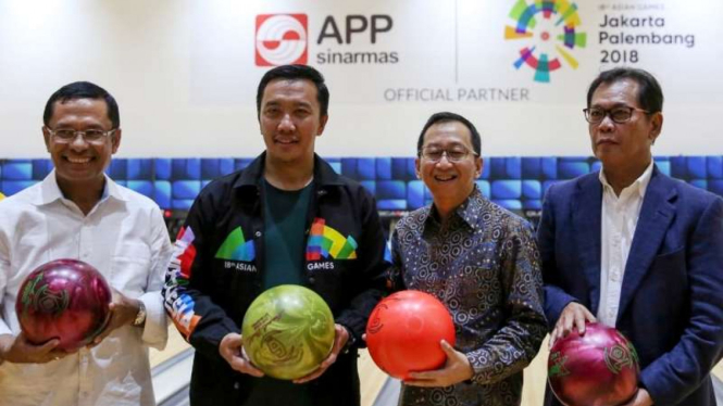 Menpora Imam Nahrawi meninjau venue boling Asian Games 2018 di Palembang