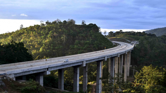 Sorot Mobil Mudik - Mobil melaju di Jembatan Tuntang, Tol Bawen-Salatiga