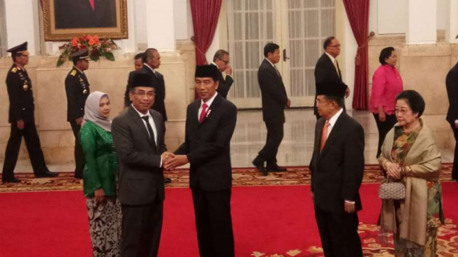 Presiden Joko Widodo saat melantik KH Yahya Staquf sebagai anggota Wantimpres.