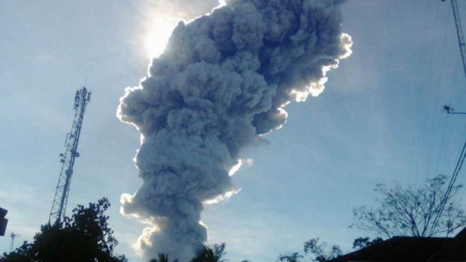 Kondisi Merapi saat meletus Jumat pagi, 1 Juni 2018.