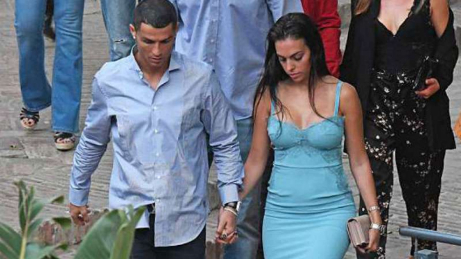 Cristiano Ronaldo bersama kekasihnya, Georgina Rodriguez