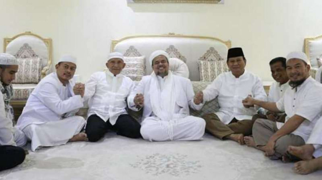 Amien Rais, Prabowo Subianto dan Habib Rizieq bertemu di Mekah, Arab Saudi