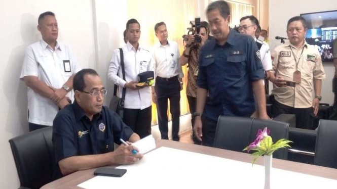 Menteri Perhubungan Budi Karya Sumadi meninjau persiapan mudik di Bandara Soetta