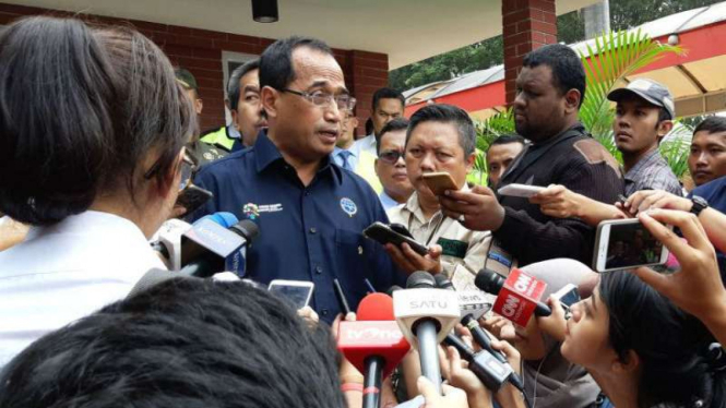 Menteri Perhubungan Budi Karya Sumadi saat meninjau persiapan arus mudik di Bandara Soekarno-Hatta, Tangerang, Banten, pada Minggu, 3 Juni 2018.