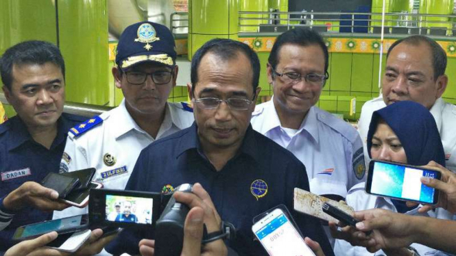 Menteri Perhubungan Budi Karya Sumadi di Stasiun Gambir.