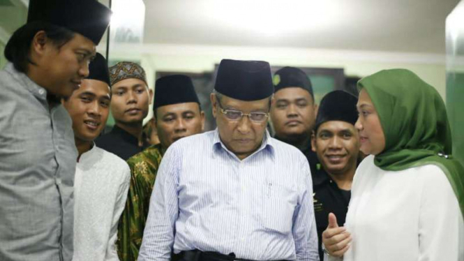 Ketua Umum NU Said Aqil Siradj (tengah) bersama Ida Fauziyah (kanan) dan Ketua PKB Jateng Yusuf Chudlori saat peringatan Nuzulul Quran di Semarang pada Minggu malam, 3 Juni 2018.