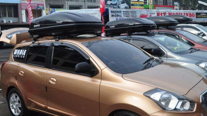 Roof box