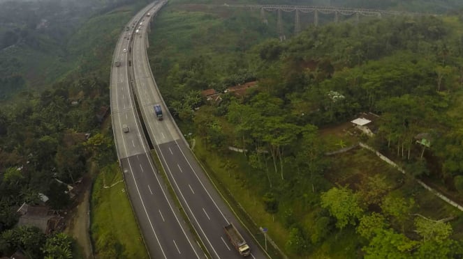 Arus lalu lintas di jalan Tol Cipularang