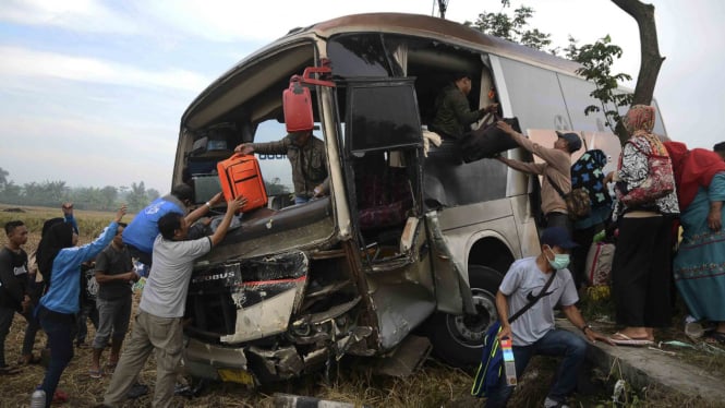 Sorot Jalur Mudik - Kecelakaan di jalur maut Pantura Kudus, Jawa Tengah