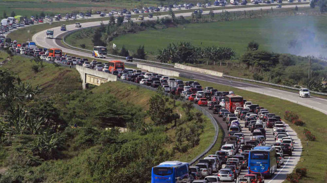 Resalte la ruta de regreso a Swadesh - Sipali Palimanan Toll Road, flujo de tráfico en Cyribane