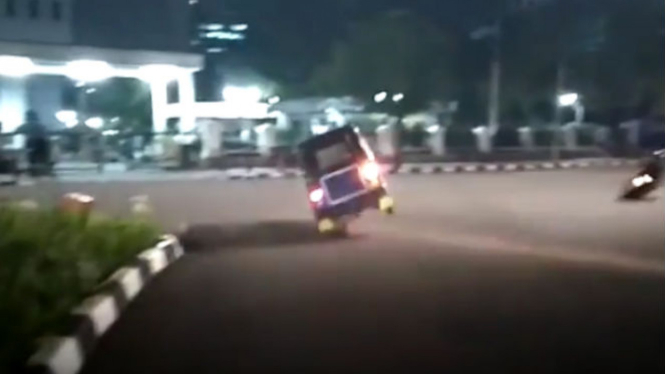 Bajaj Nge-drift.