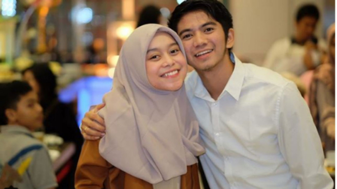 Lesti Andryani dan kekasihnya Rizky 2R