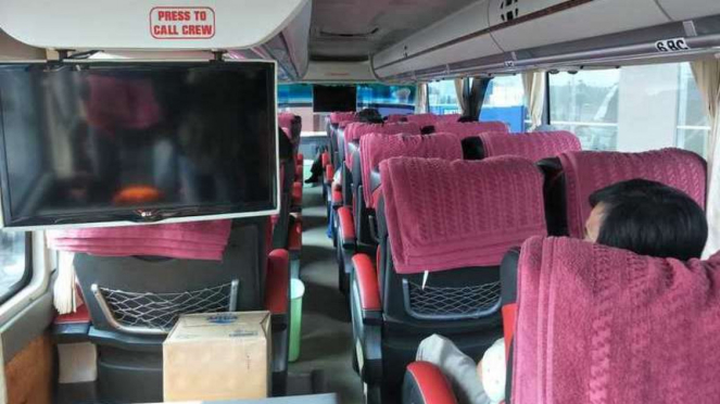 Bus mewah PO Harapan Jaya.
