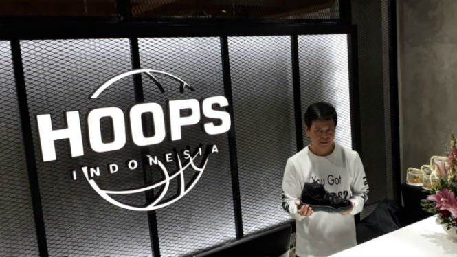 CEO Hoops Indonesia, Rudianto, saat membuka toko ke-9 di Indonesia.