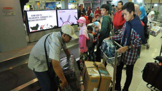 Pemudik tiba di Bandara Internasional Minangkabau (BIM), Sumatera Barat