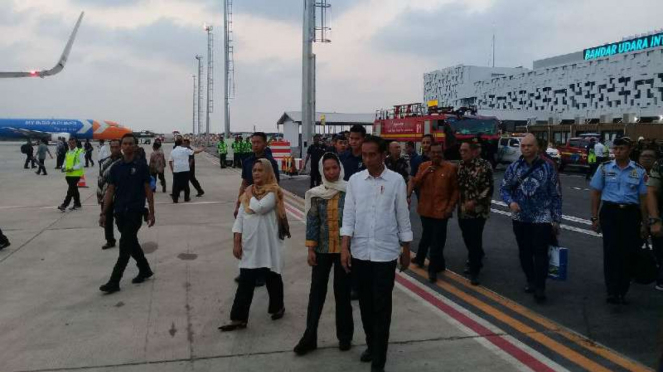 Presiden Joko Widodo saat meninjau Bandara Baru Ahmad Yani Semarang