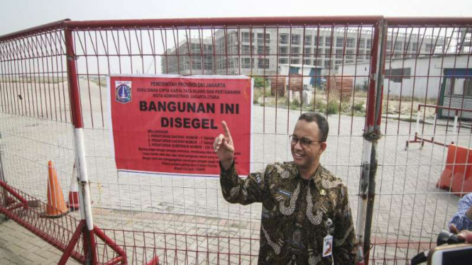 Gubernur DKI Jakarta Anies Baswedan menyegel bangunan di pulau hasil reklamasi beberapa waktu lalu.