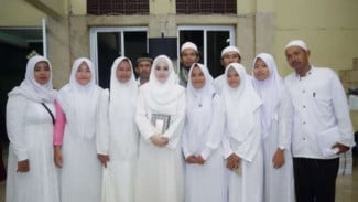Rehat Syuting, Ade Fitrie Bikin Aksi Sosial untuk Anak Yatim