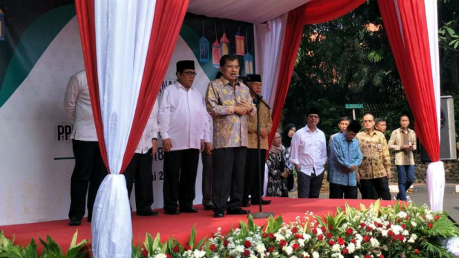 Wapres Jusuf Kalla saat melepas mudik para pengurus masjid di Jakarta.