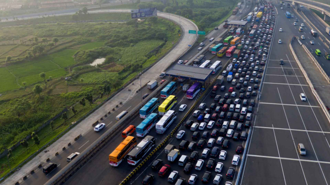 Arus Lalu Lintas Gerbang Tol Cikarang Utama