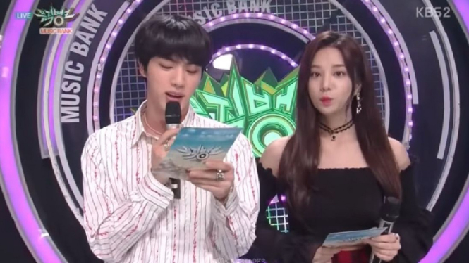 Jin BTS dan Solbin LABOUM di Music Bank