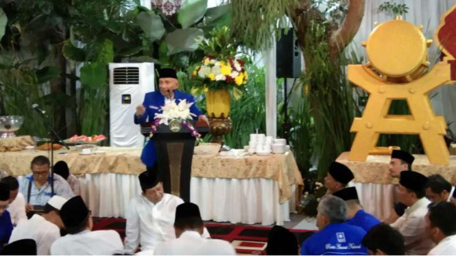 Amien Rais saat memberi pidato di rumah dinas Ketua MPR sekaligus Ketua Umum DPP PAN, Zulkifli Hasan.