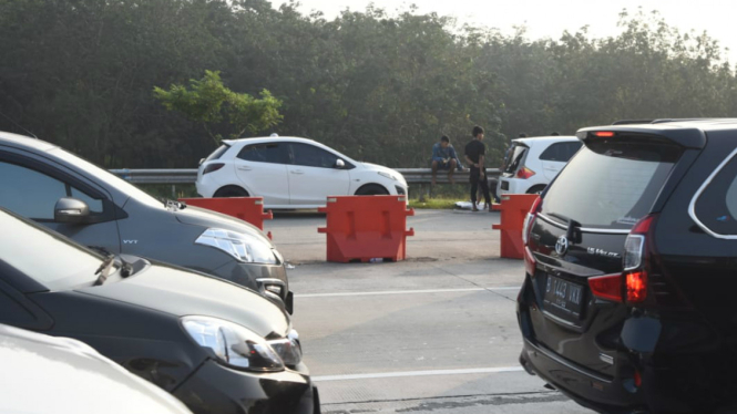 Pemudik istirahat bikin macet Tol Cipali