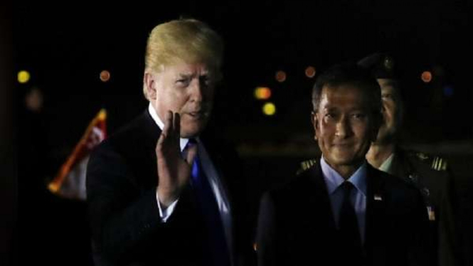 Presiden AS Donald Trump tiba di Singapura disambut Menlu Singapura 