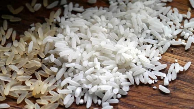 Zakat fitrah berupa beras.