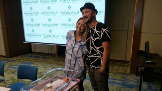 Kebahagiaan Aqi Alexa Dikaruniai Anak Perempuan
