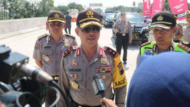 Kepala Polda Jawa Tengah Inspektur Jenderal Polisi Condro Kirono saat meninjau Kalikenteng tol Salatiga-Boyolali pada Senin, 11 Juni 2018.