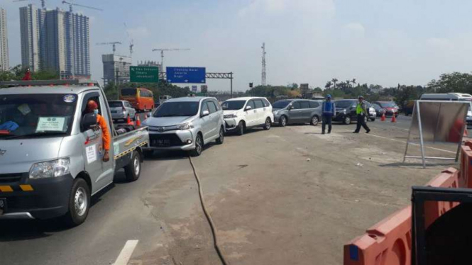 Contraflow diberlakukan di KM 37 Tol Jakarta-Cikampek, Selasa, 12 Juni 2018