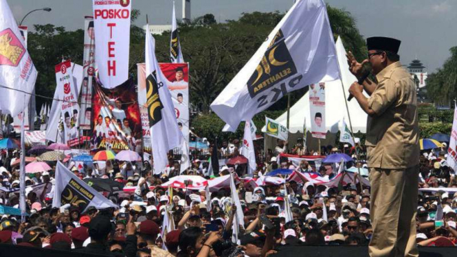Prabowo Subianto saat orasi di hadapan kader Gerindra dan PKS.