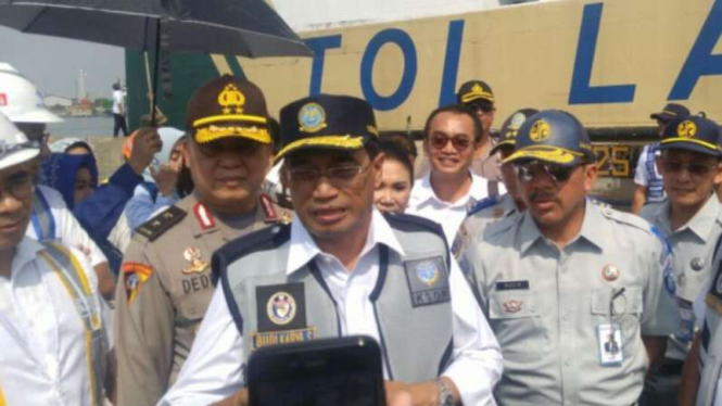 Menteri Perhubungan Budi Karya Sumadi di Pelabuhan Tanjung Emas Semarang.