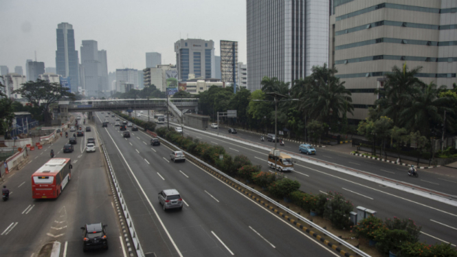 Suasana jalan protokol Jakarta pada H-3 Idul Fitri 1439 H, Selasa, 12 Juni 2018.